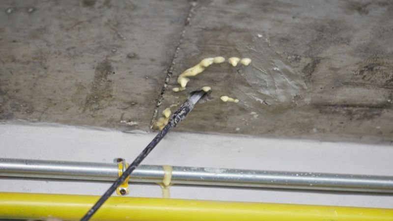 Repairing Concrete Cracks Using Epoxy and Polyurethane Injection Resins